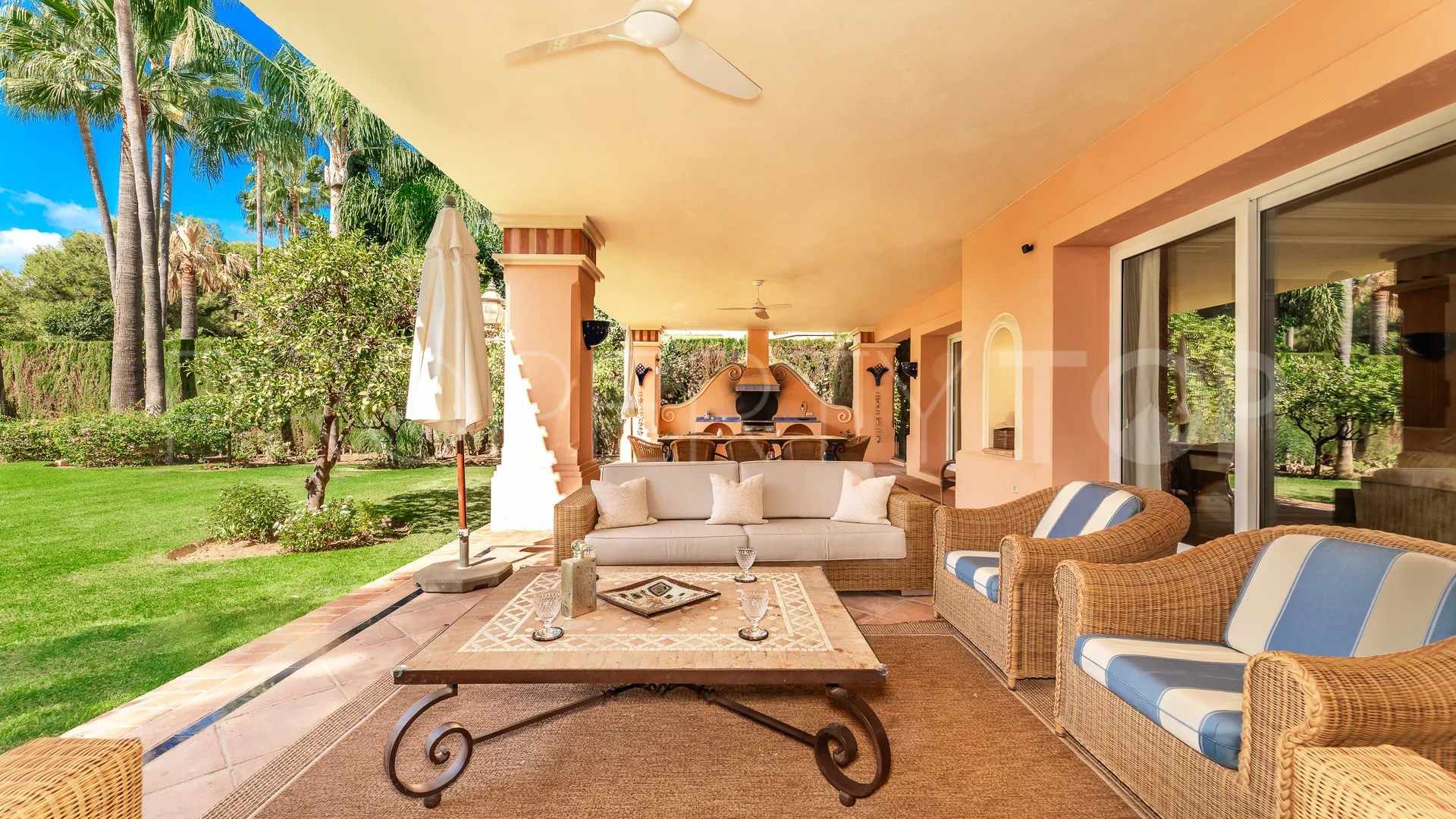 Villa en venta en Nueva Andalucia de 6 dormitorios