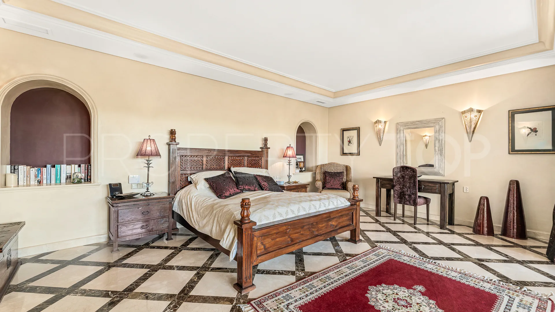 Villa en venta en Nueva Andalucia de 6 dormitorios