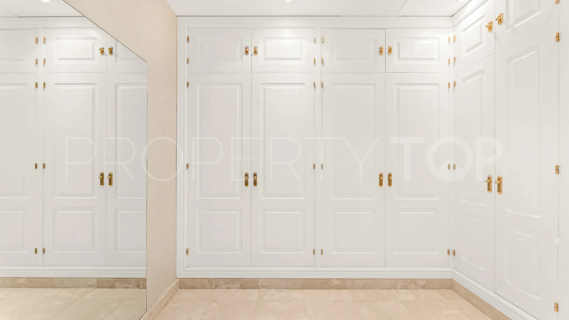 Villa en venta en Nueva Andalucia de 6 dormitorios