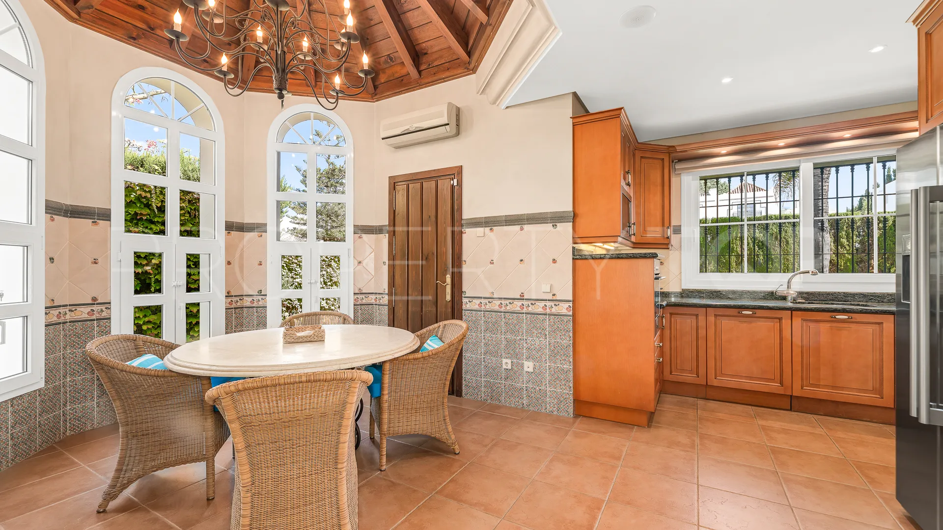 Villa en venta en Nueva Andalucia de 6 dormitorios