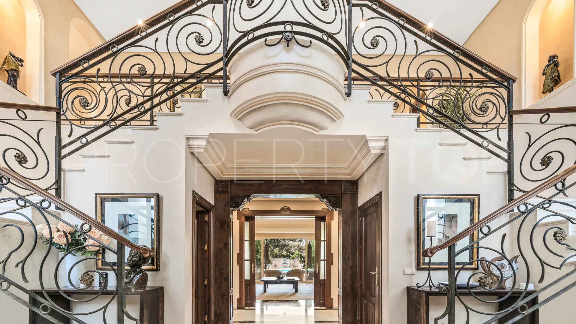 Villa en venta en Nueva Andalucia de 6 dormitorios