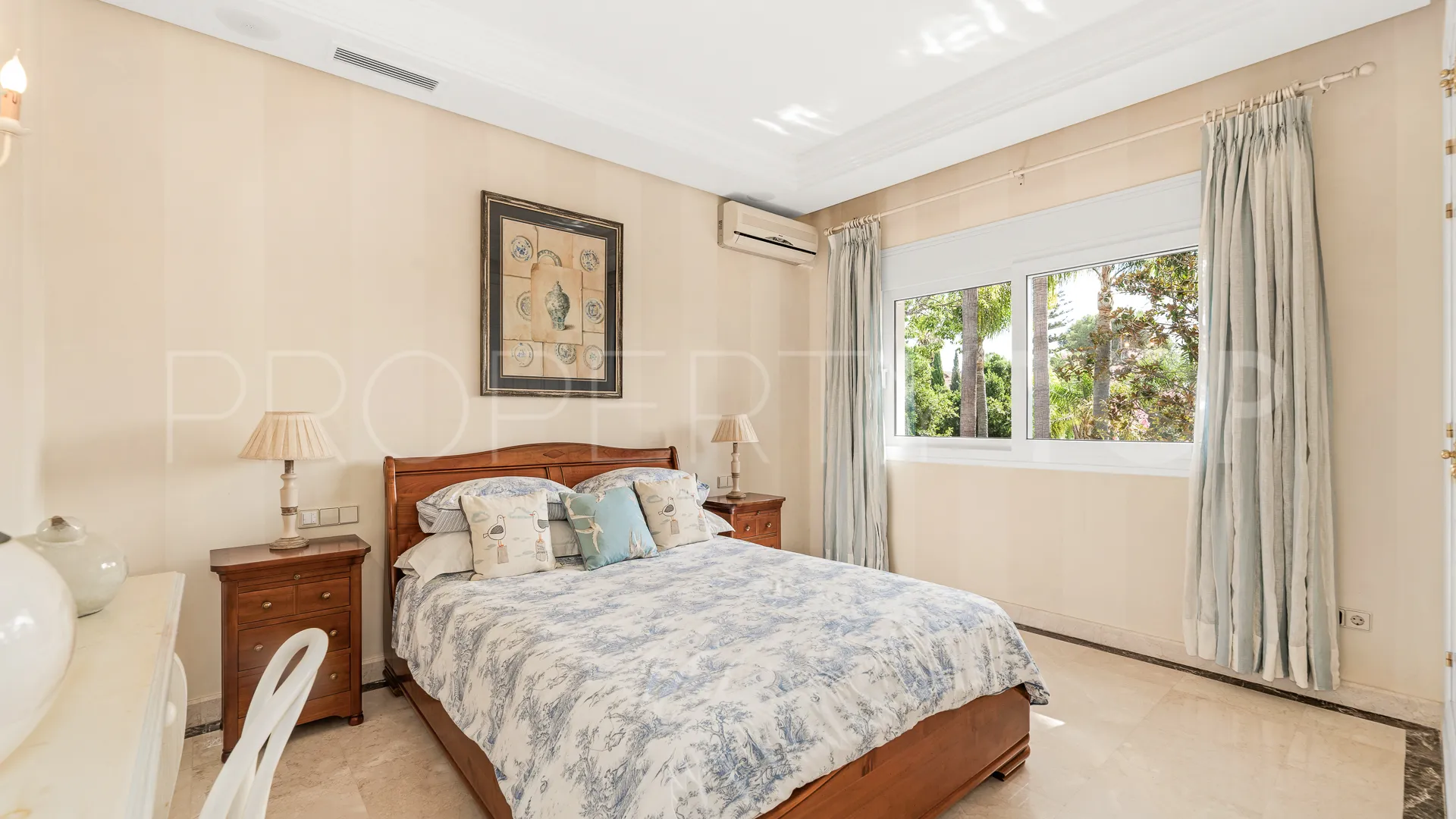 Villa en venta en Nueva Andalucia de 6 dormitorios