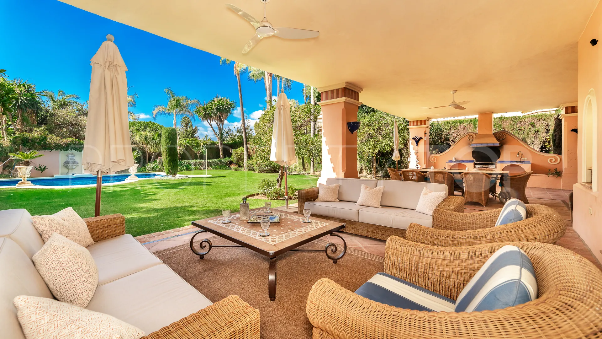 Villa en venta en Nueva Andalucia de 6 dormitorios