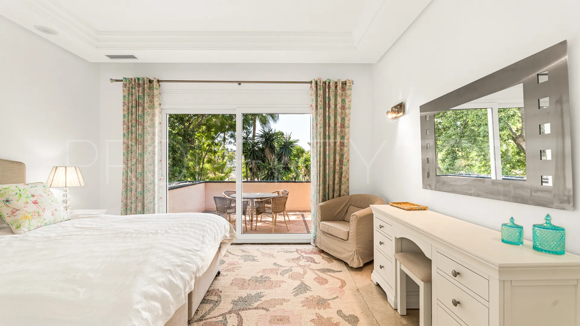 Villa en venta en Nueva Andalucia de 6 dormitorios