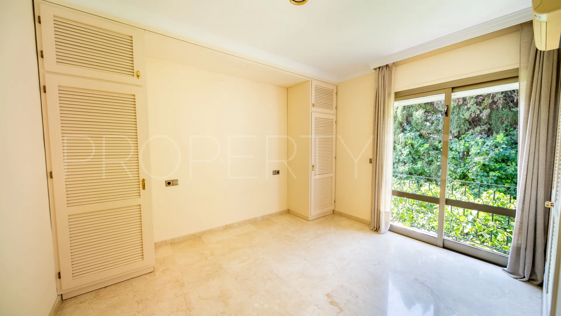 Villa en venta de 6 dormitorios en Los Monteros Playa