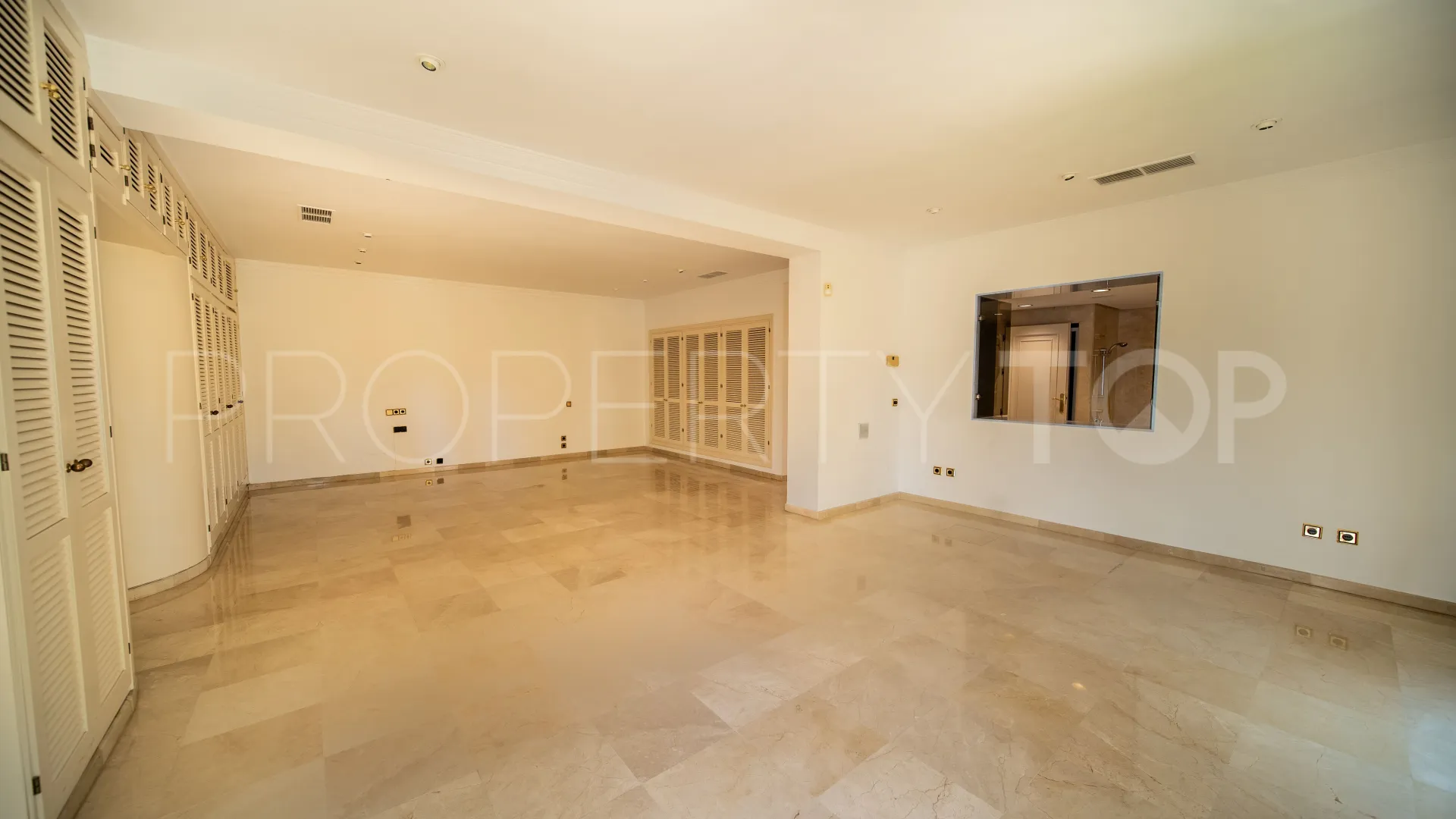 Villa en venta de 6 dormitorios en Los Monteros Playa
