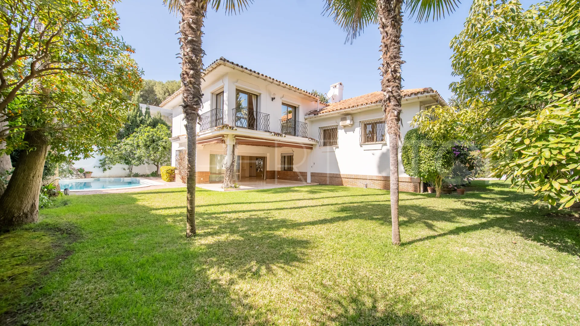 Villa en venta de 6 dormitorios en Los Monteros Playa