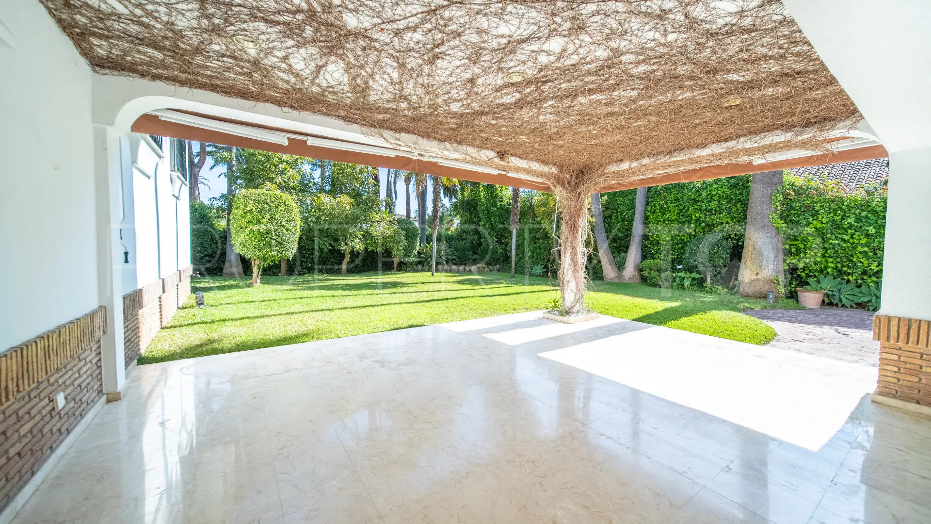 Villa en venta de 6 dormitorios en Los Monteros Playa
