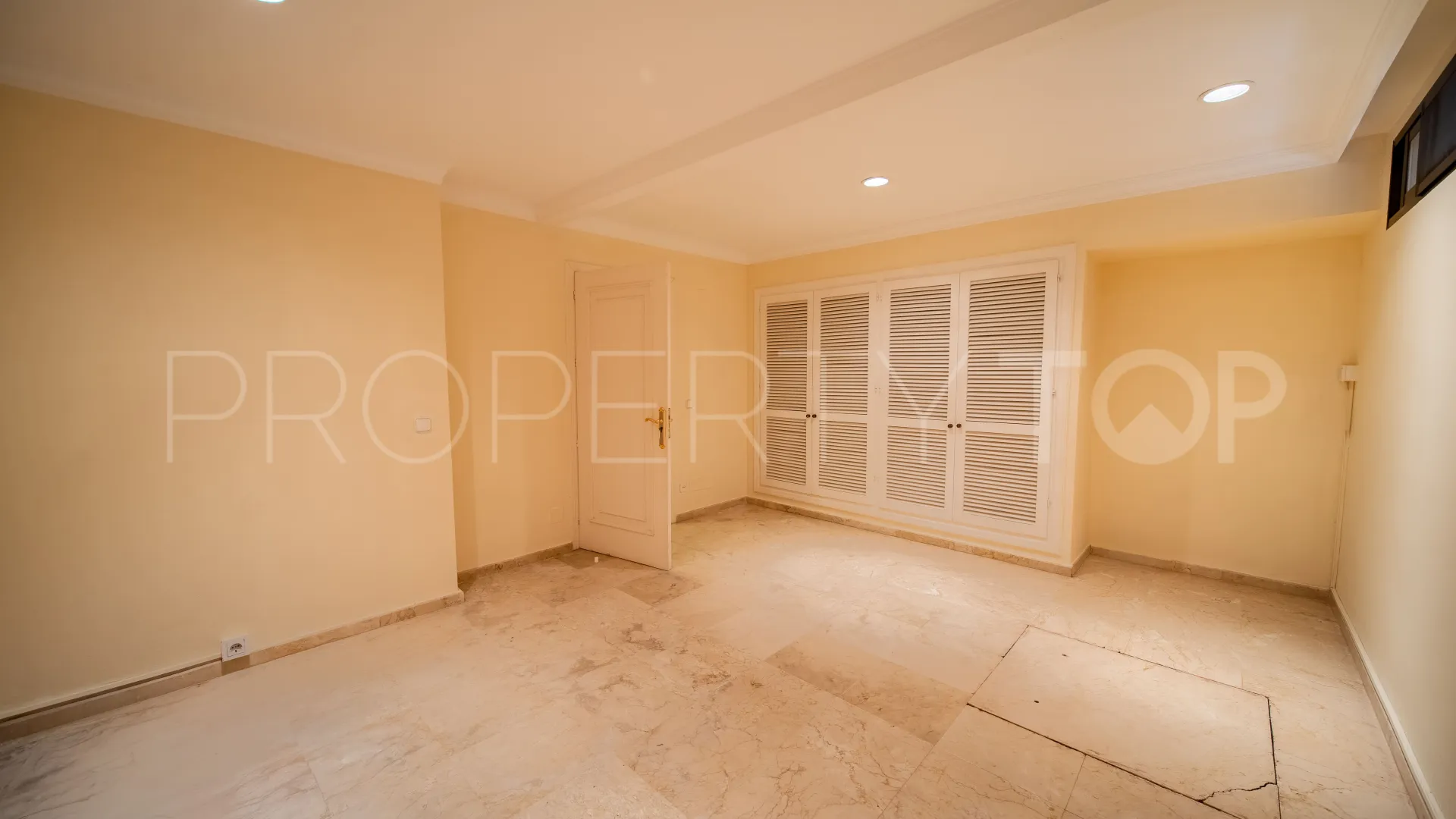 Villa en venta de 6 dormitorios en Los Monteros Playa