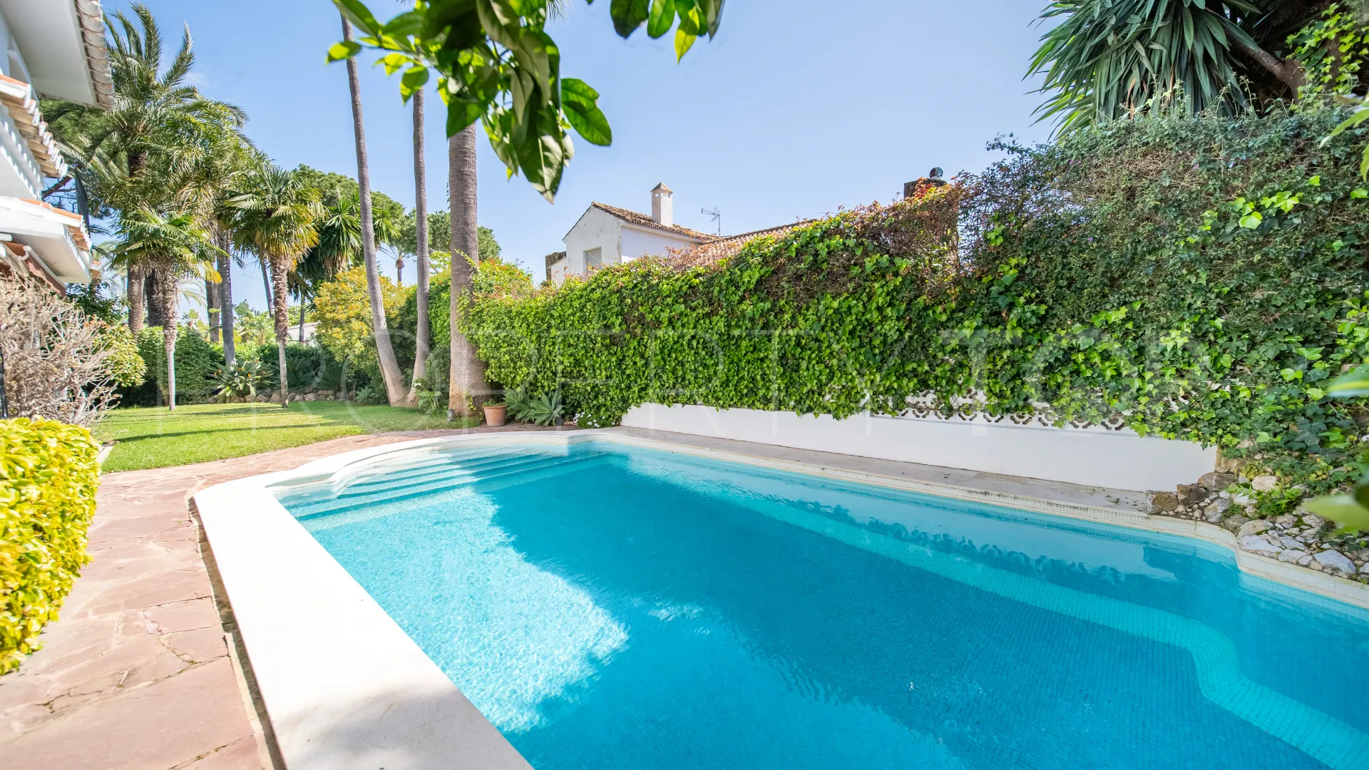 Villa en venta de 6 dormitorios en Los Monteros Playa