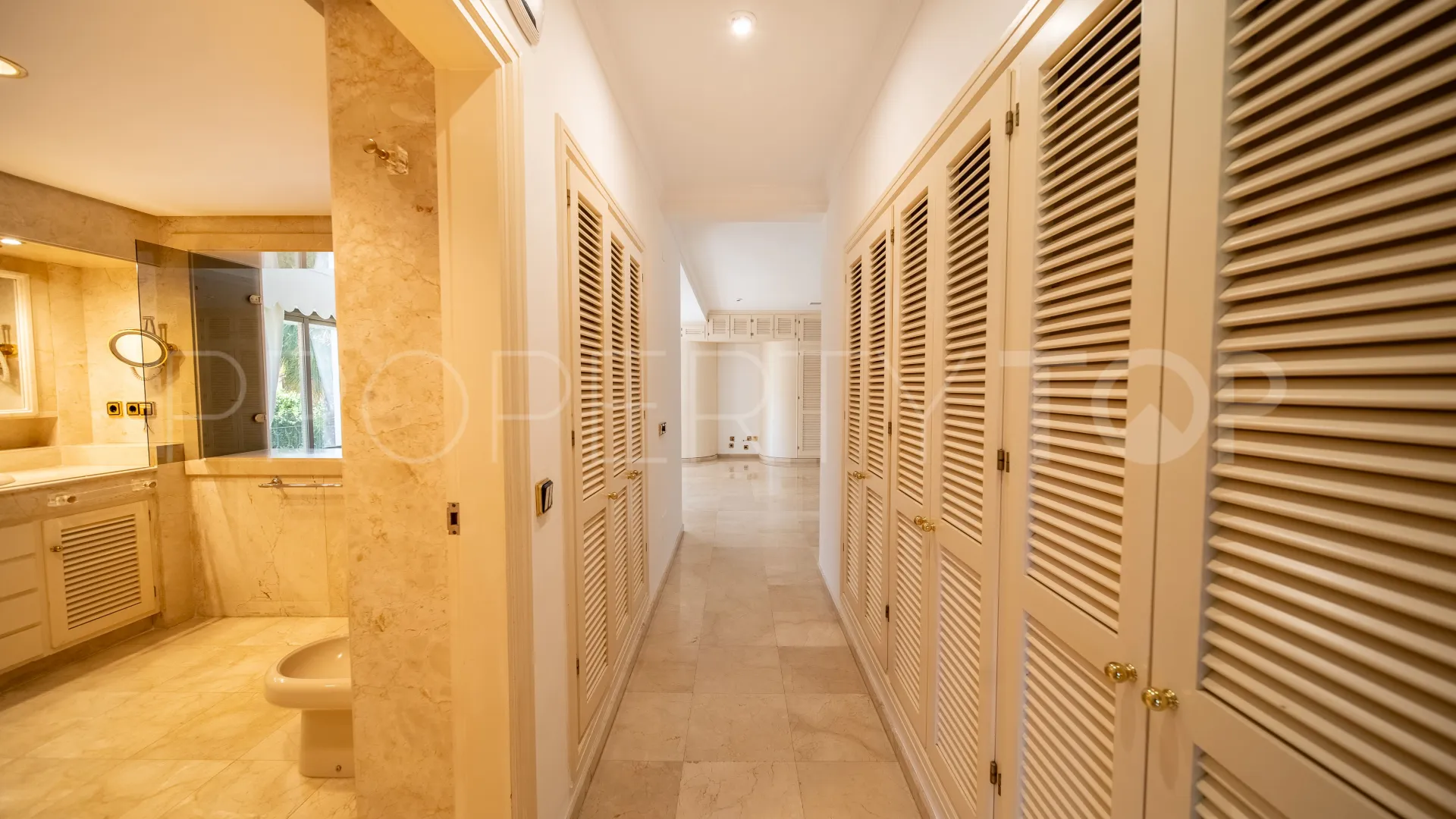 Villa en venta de 6 dormitorios en Los Monteros Playa