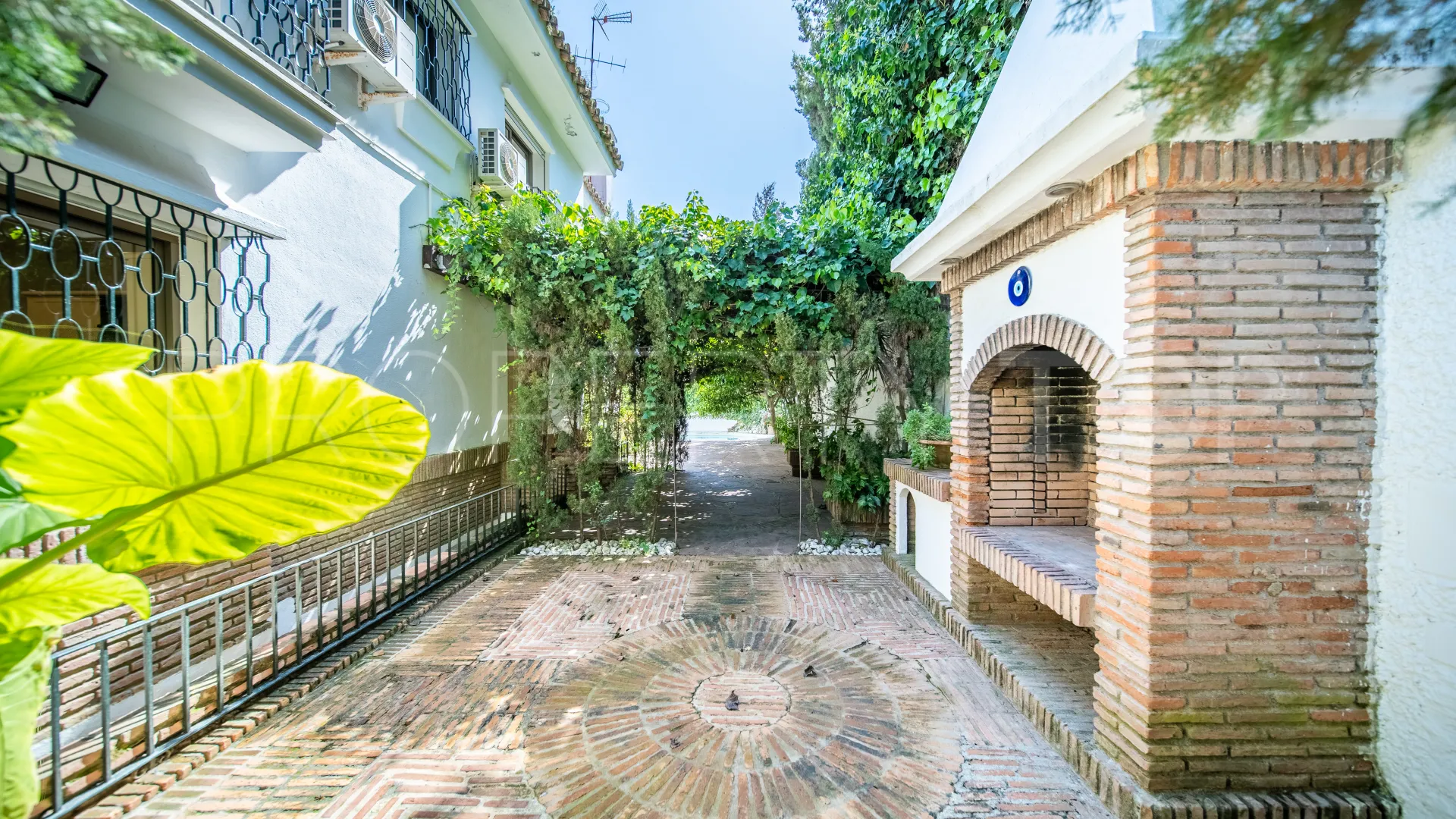 Villa en venta de 6 dormitorios en Los Monteros Playa