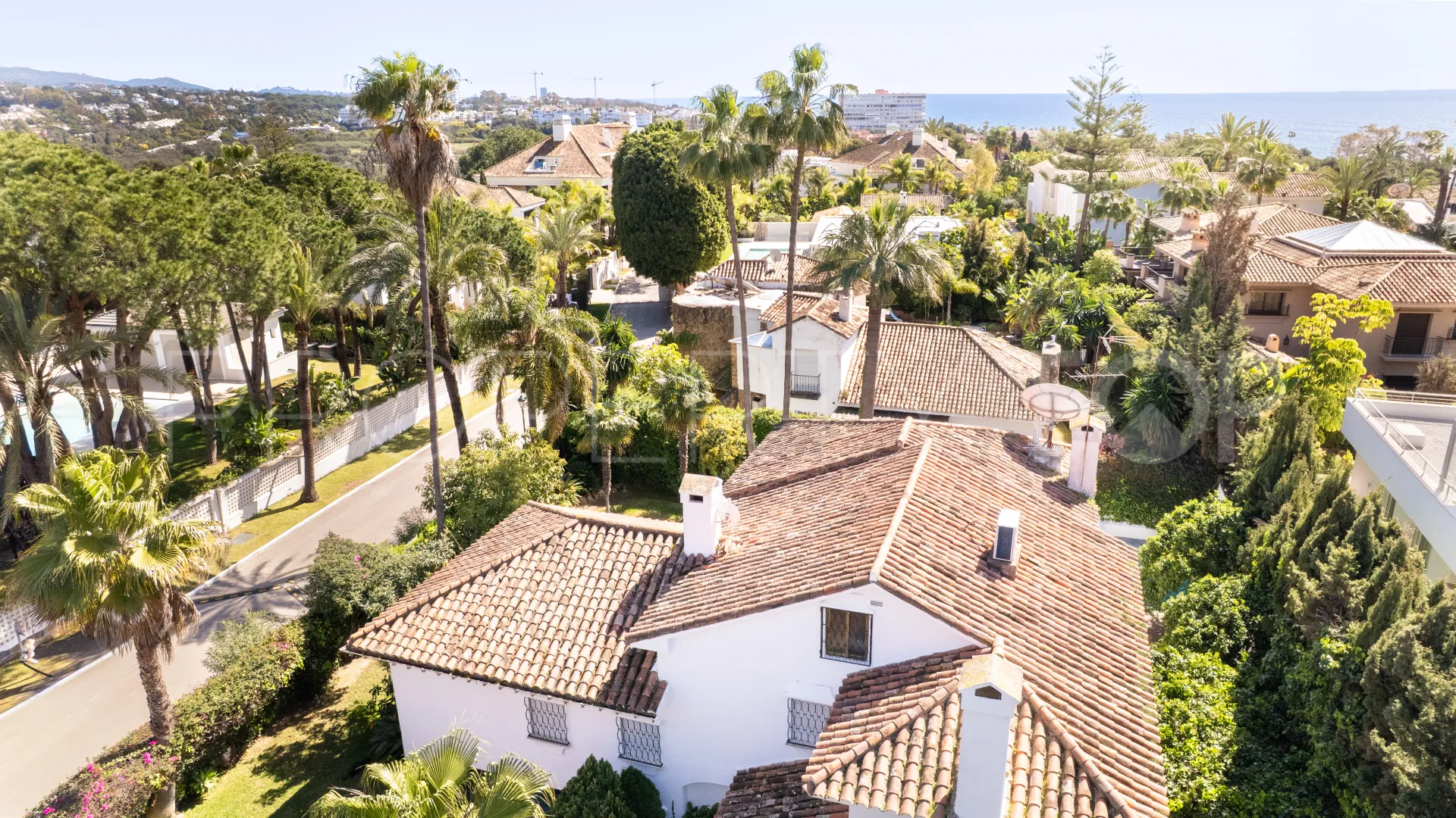 Villa en venta de 6 dormitorios en Los Monteros Playa
