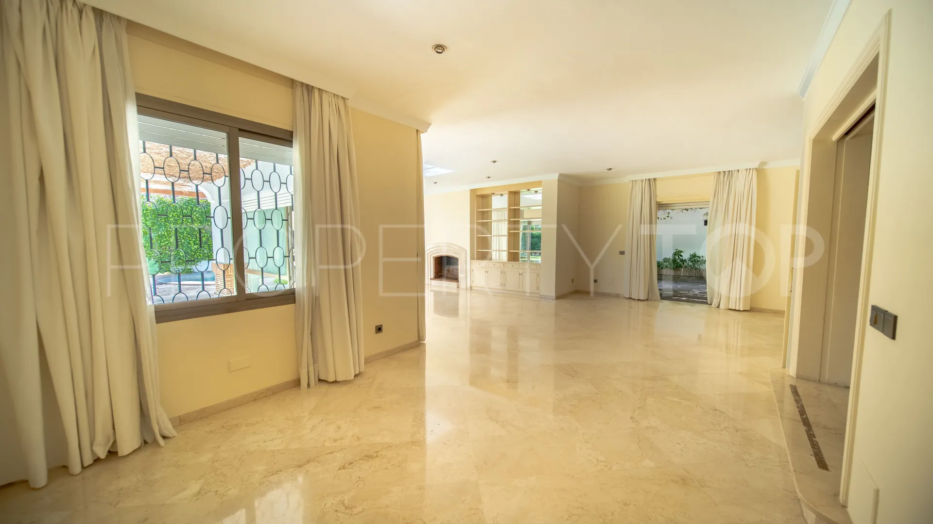 Villa en venta de 6 dormitorios en Los Monteros Playa