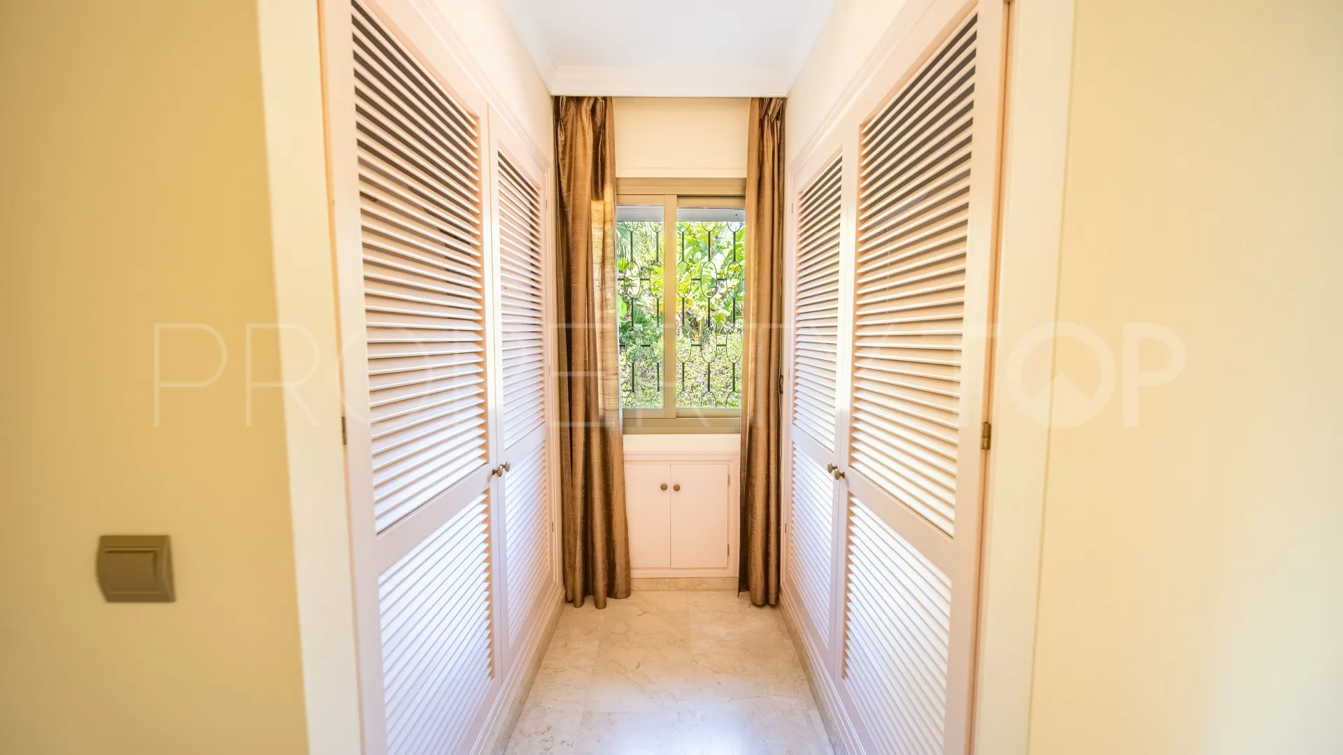 Villa en venta de 6 dormitorios en Los Monteros Playa