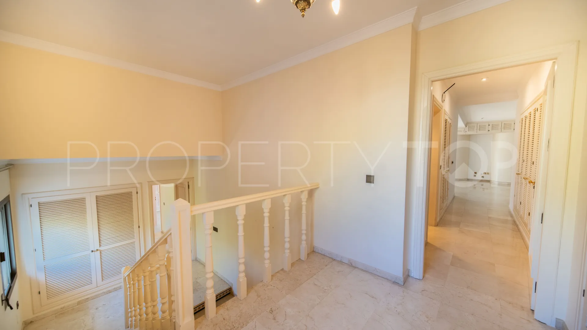 Villa en venta de 6 dormitorios en Los Monteros Playa