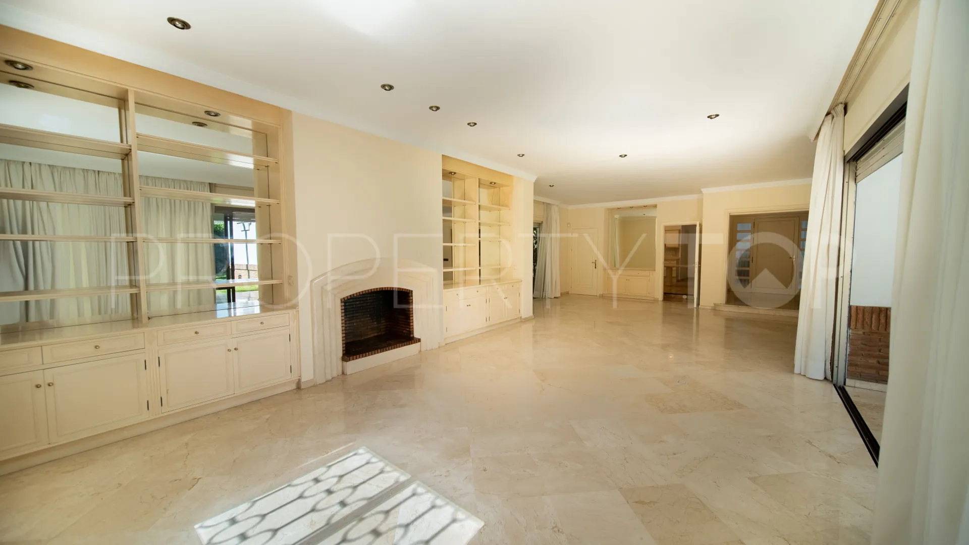 Villa en venta de 6 dormitorios en Los Monteros Playa