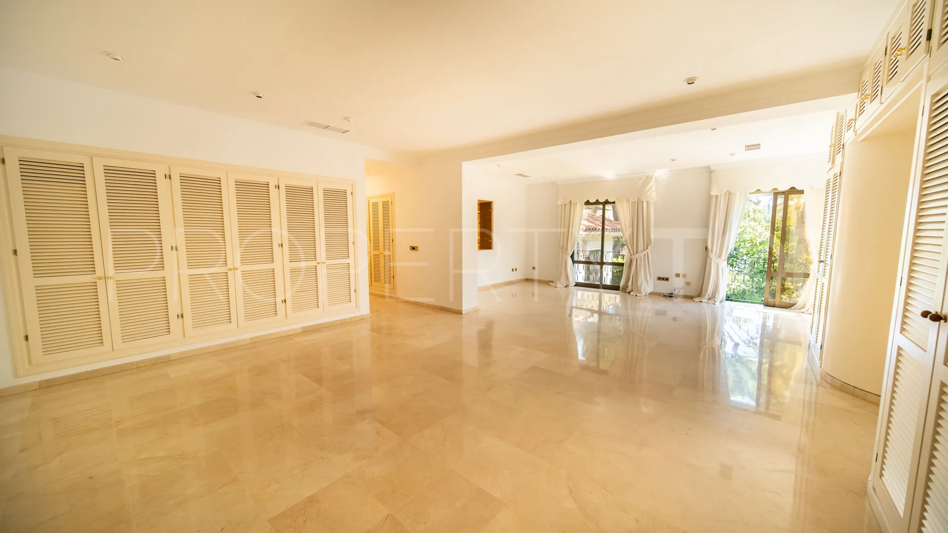 Villa en venta de 6 dormitorios en Los Monteros Playa