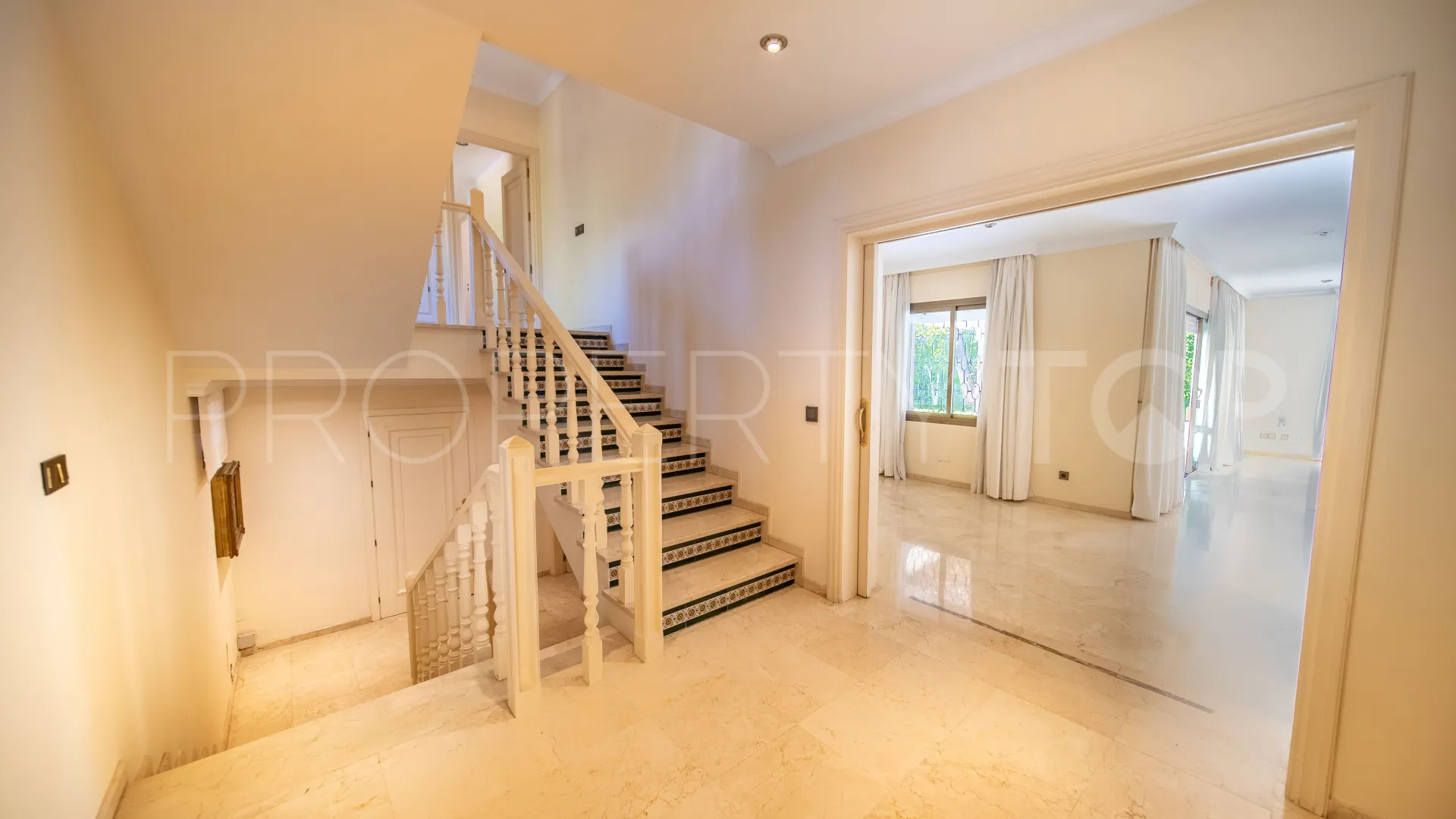 Villa en venta de 6 dormitorios en Los Monteros Playa