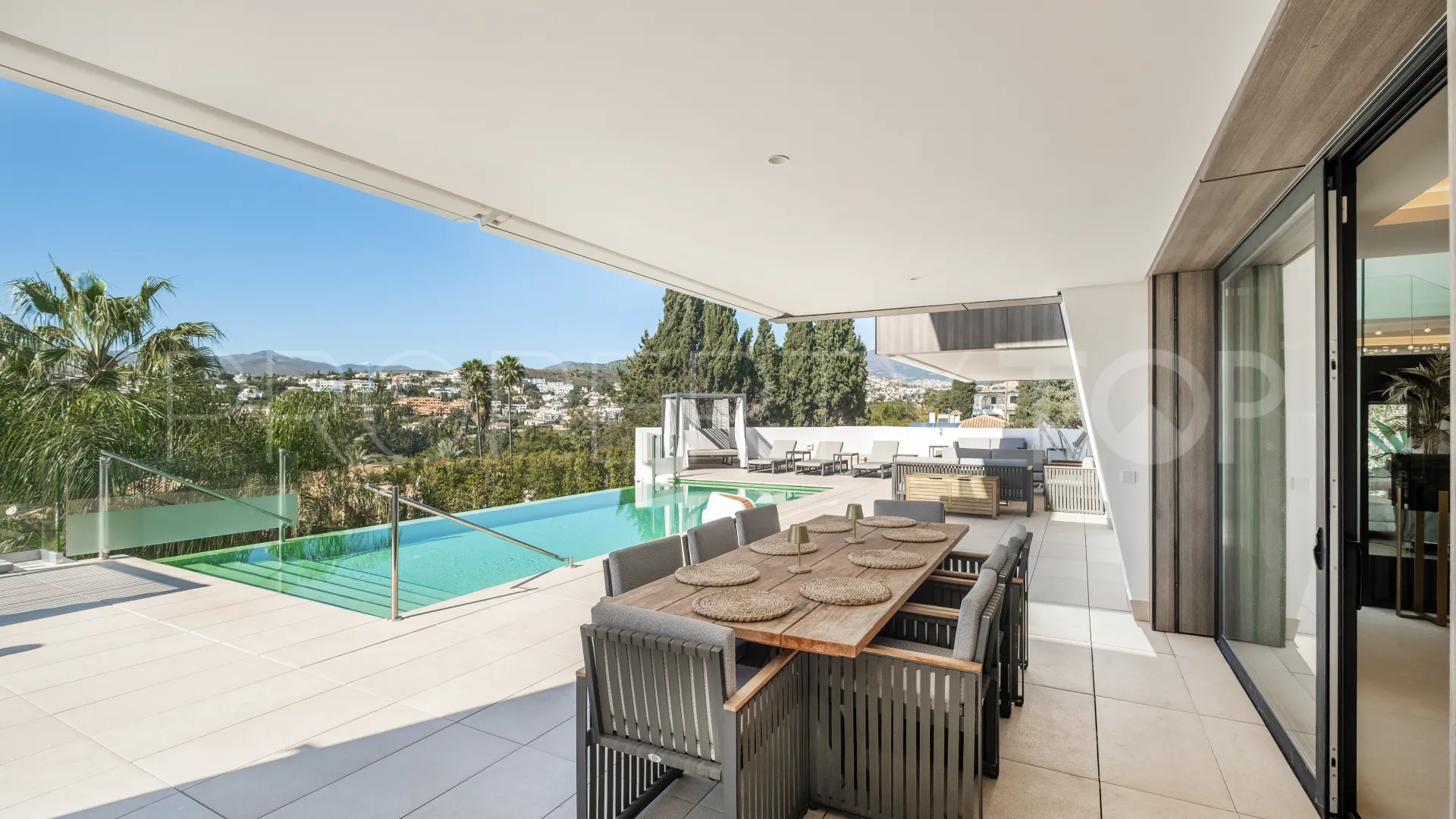 Villa a la venta con 6 dormitorios en El Paraiso