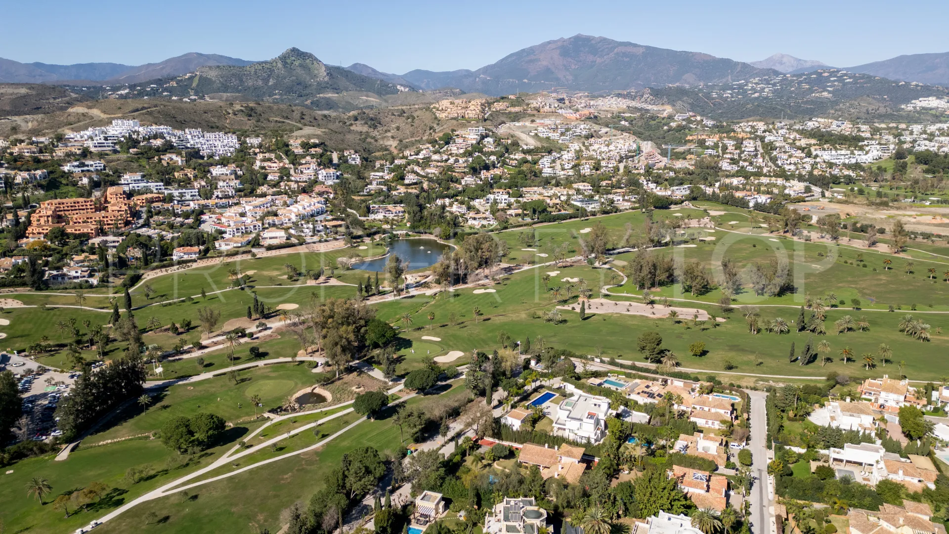 Villa a la venta con 6 dormitorios en El Paraiso