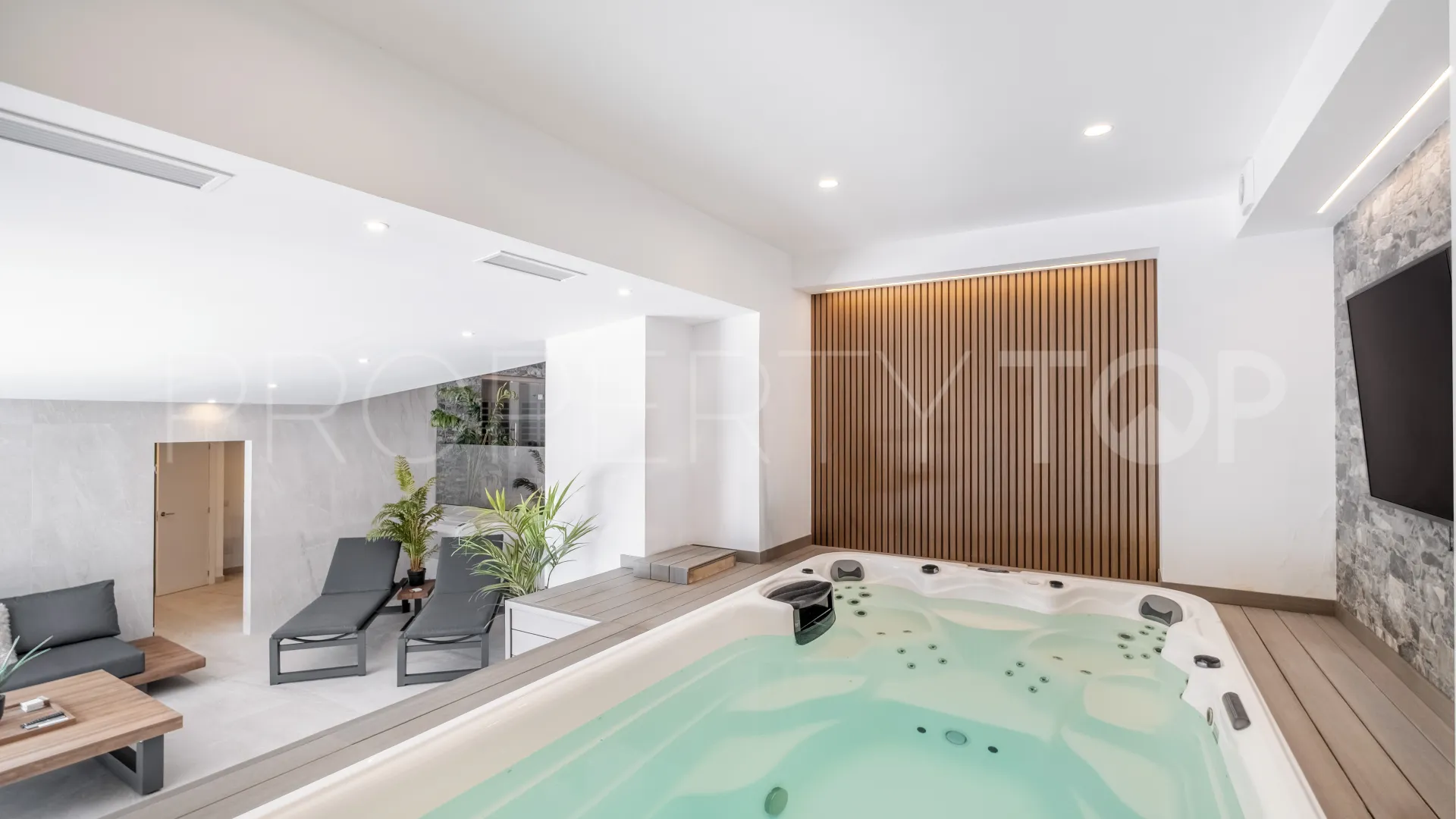 Villa a la venta con 6 dormitorios en El Paraiso