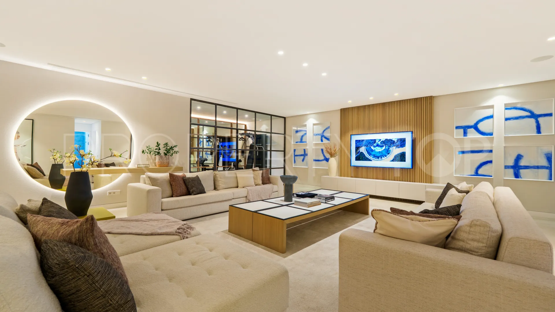 Villa for sale in Nueva Andalucia with 5 bedrooms