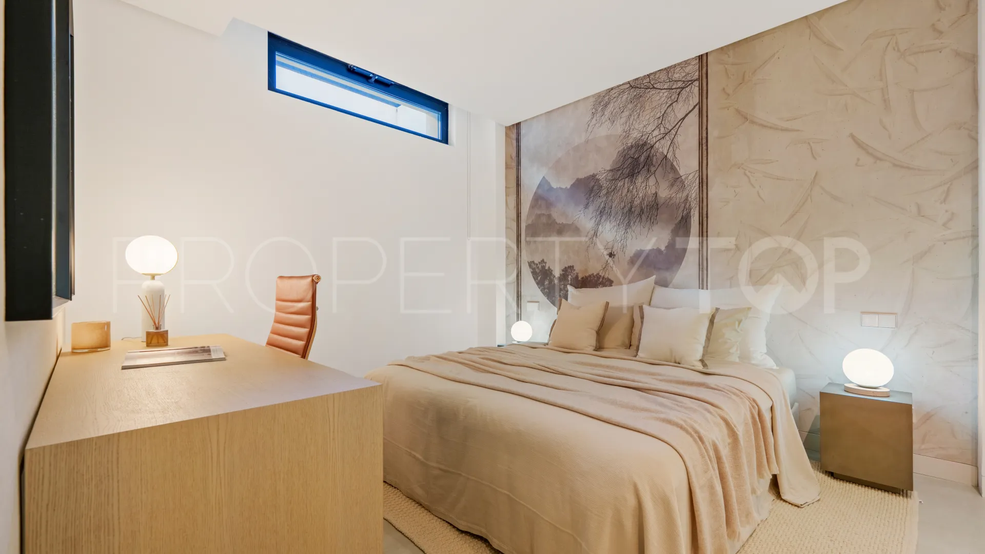 Villa for sale in Nueva Andalucia with 5 bedrooms