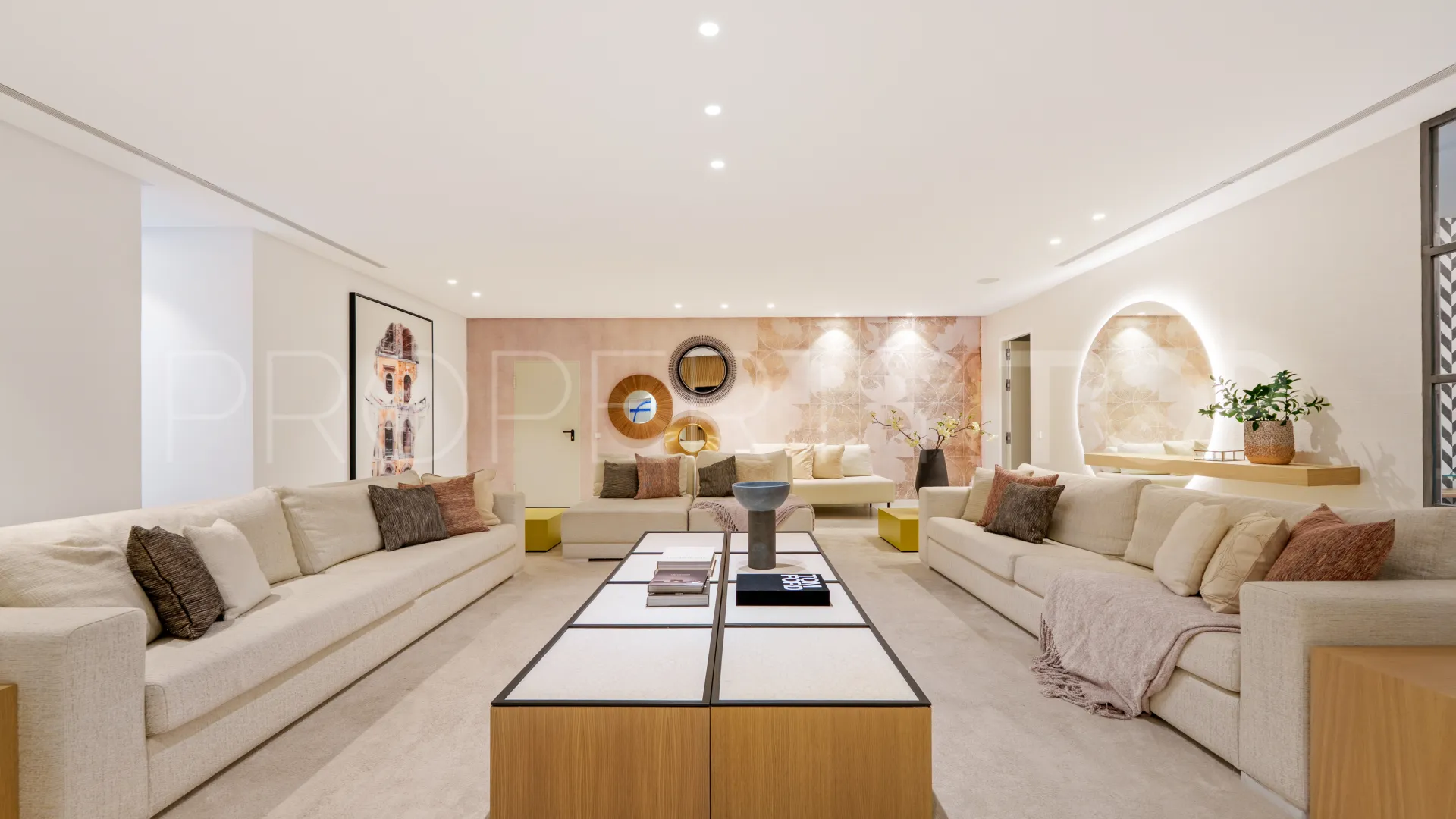 Villa for sale in Nueva Andalucia with 5 bedrooms