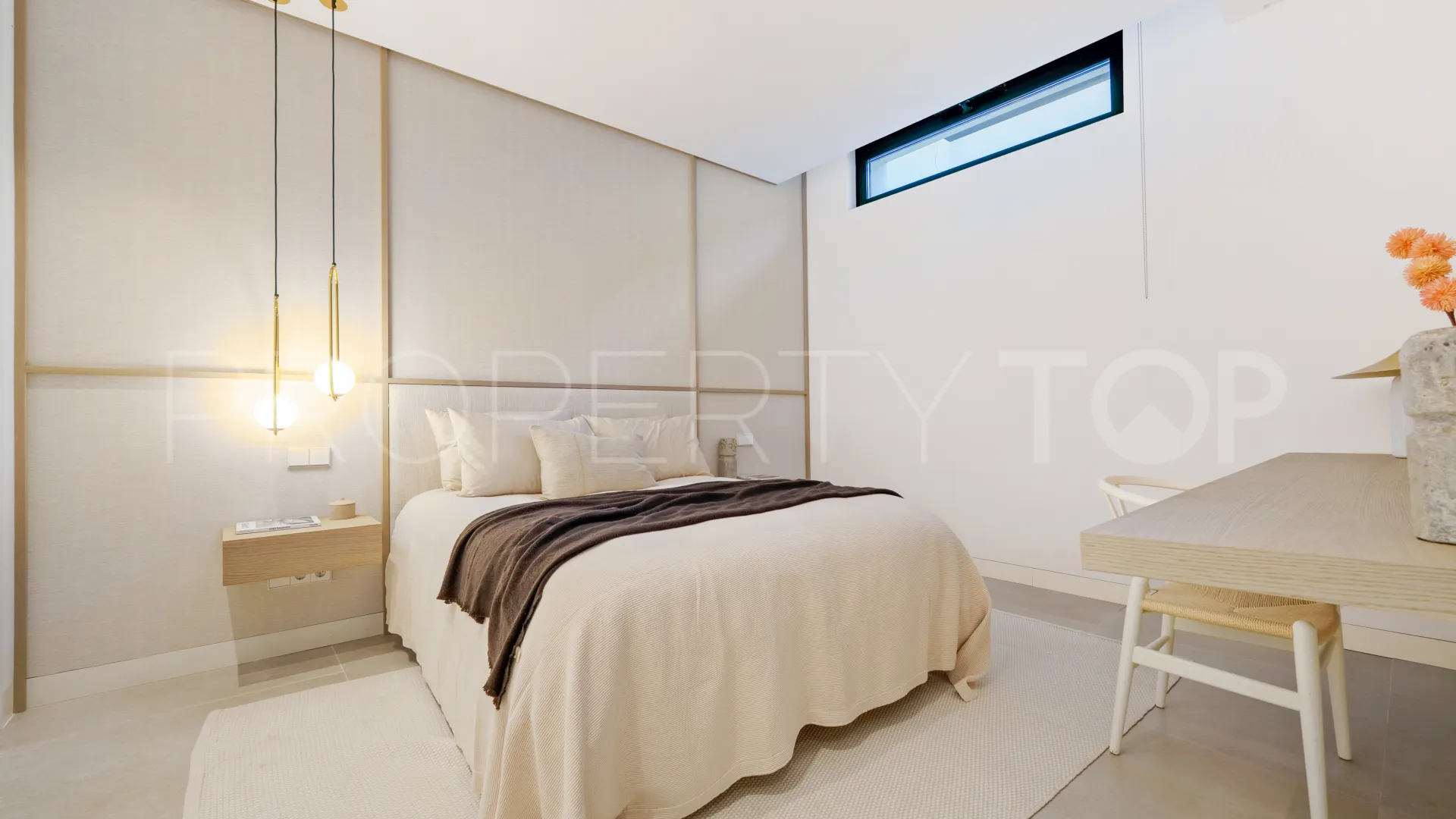Villa for sale in Nueva Andalucia with 5 bedrooms
