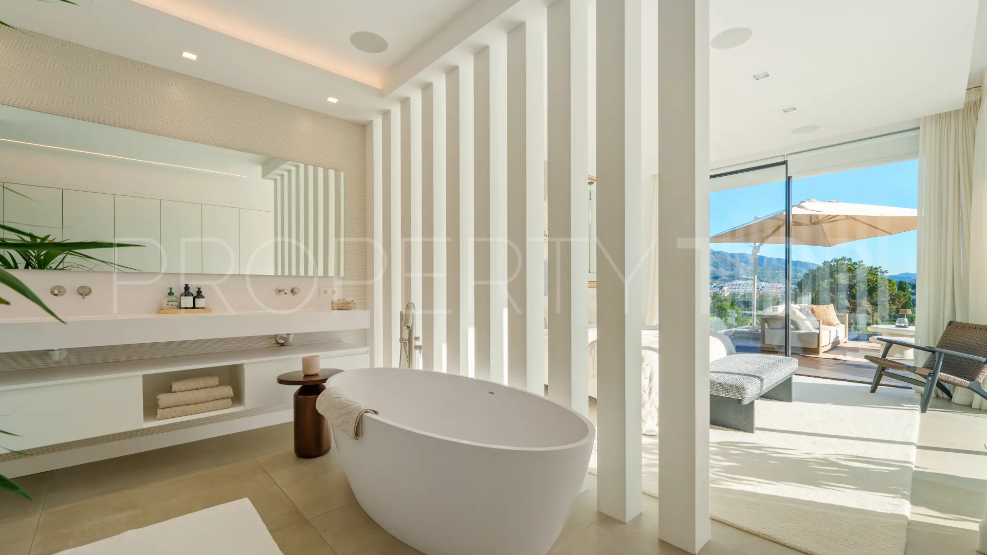 Villa for sale in Nueva Andalucia with 5 bedrooms
