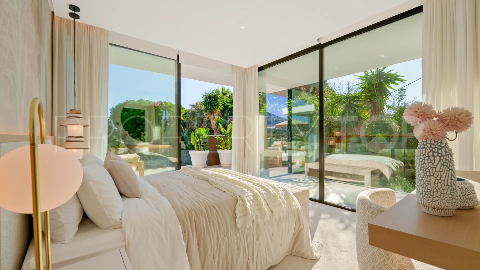 Villa for sale in Nueva Andalucia with 5 bedrooms