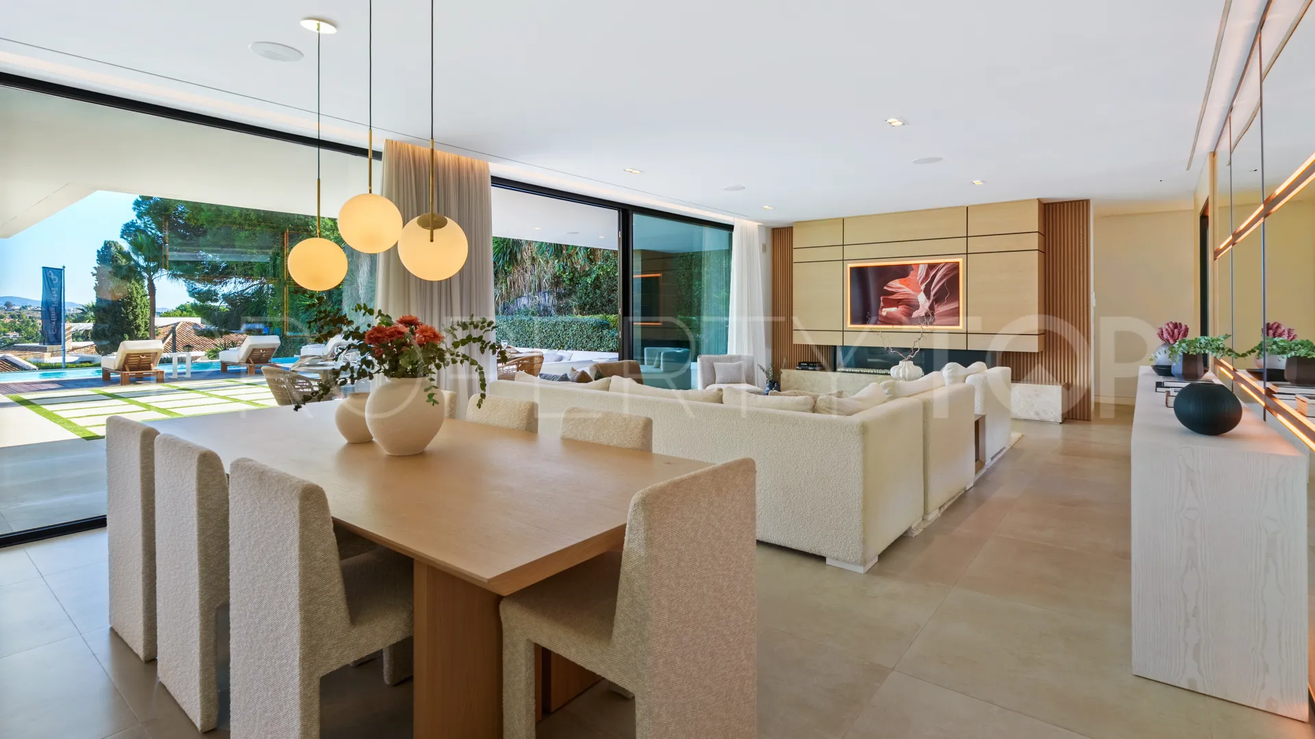 Villa for sale in Nueva Andalucia with 5 bedrooms