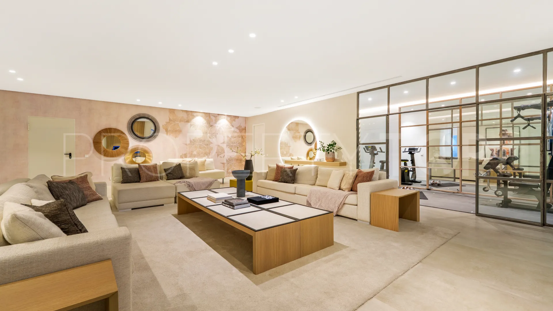 Villa for sale in Nueva Andalucia with 5 bedrooms