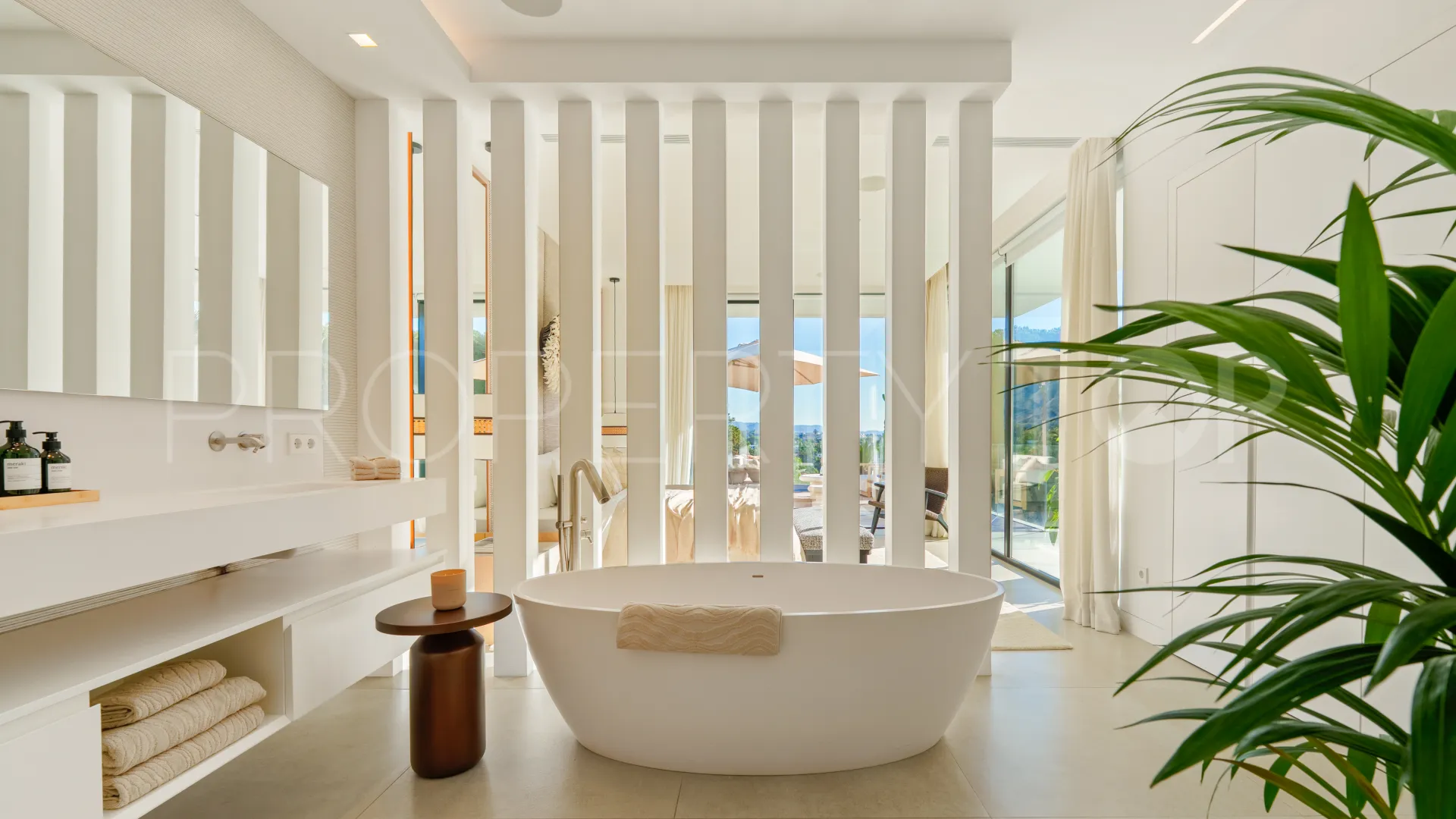 Villa for sale in Nueva Andalucia with 5 bedrooms