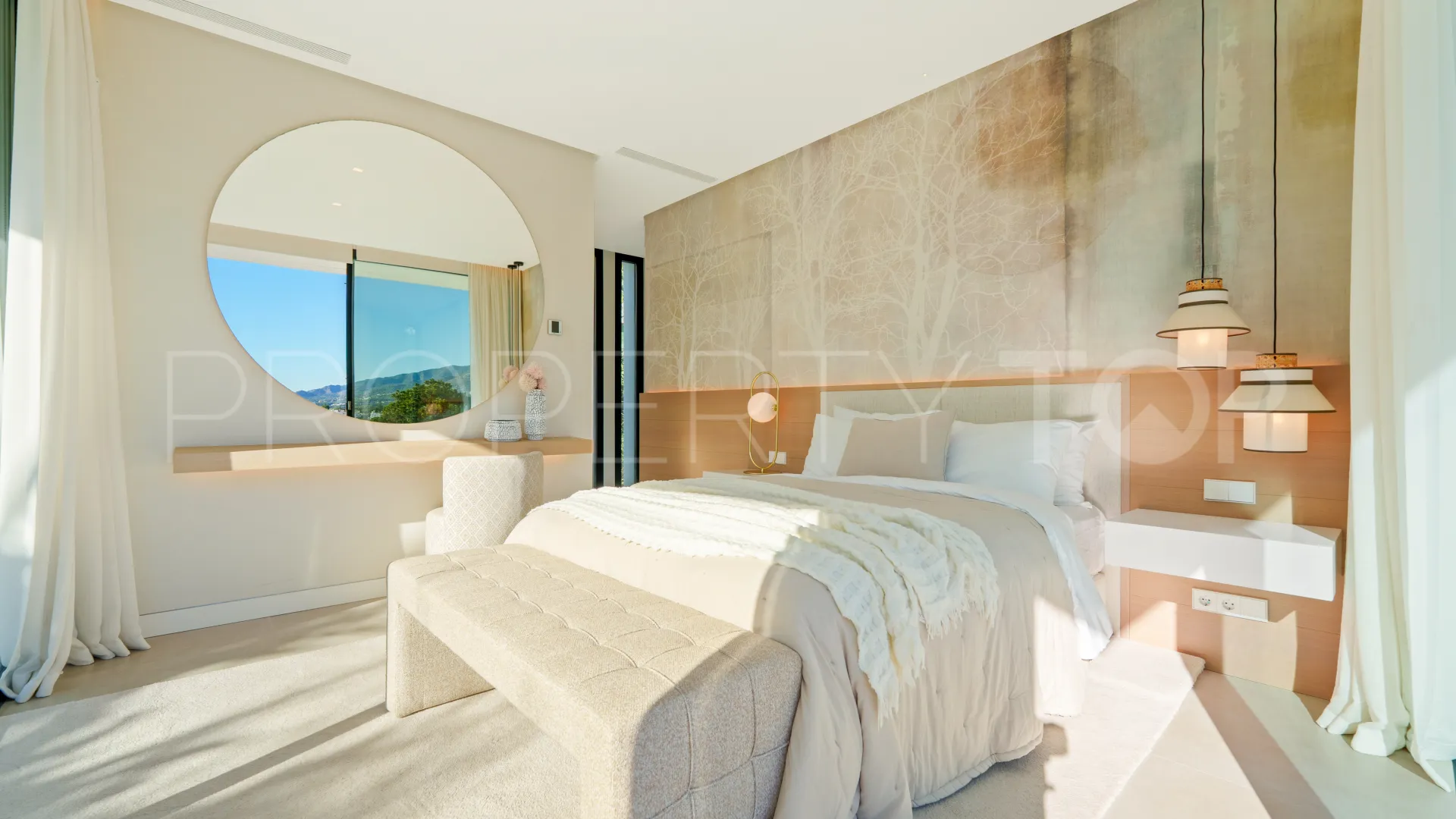 Villa for sale in Nueva Andalucia with 5 bedrooms