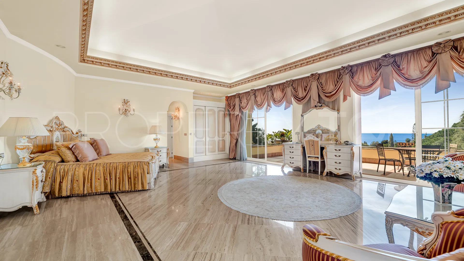 Villa for sale in Marbella Golden Mile