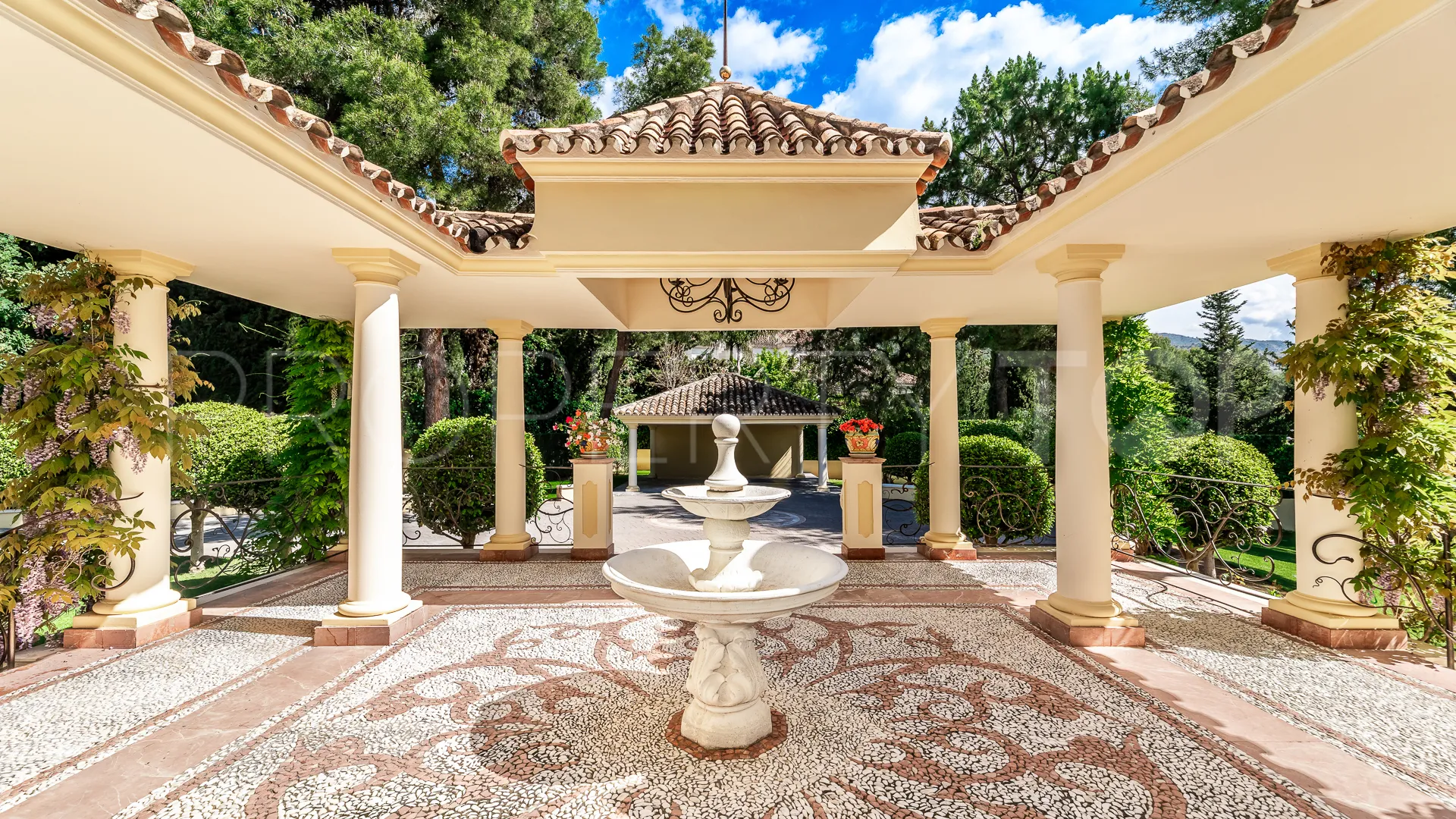 Villa for sale in Marbella Golden Mile