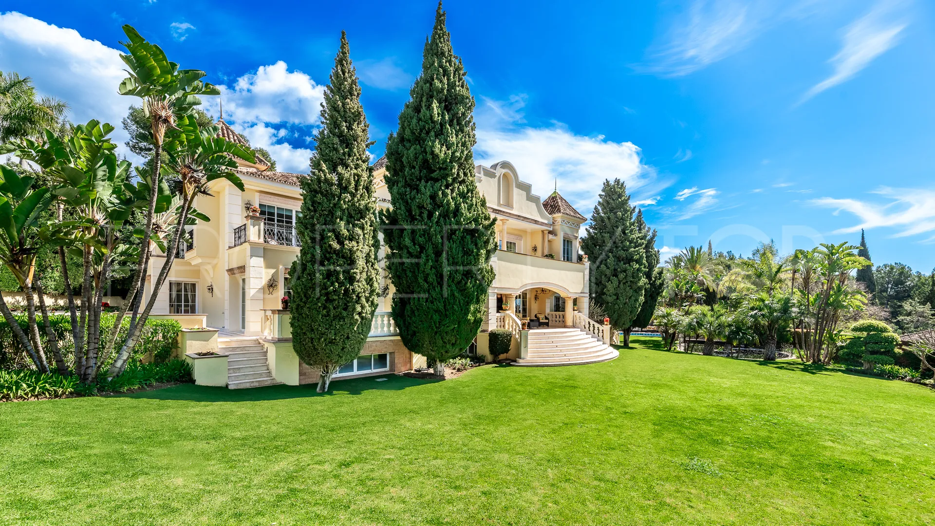 Villa for sale in Marbella Golden Mile