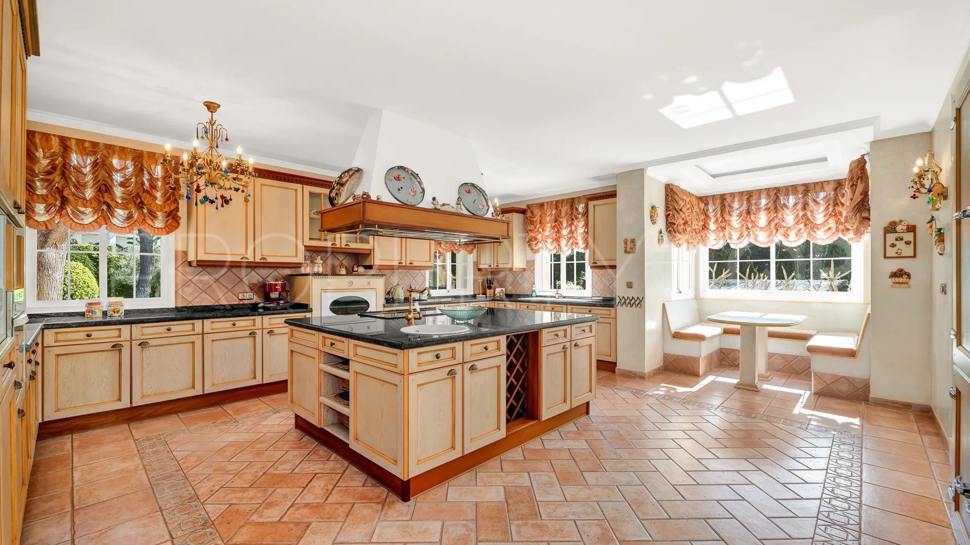 Villa for sale in Marbella Golden Mile
