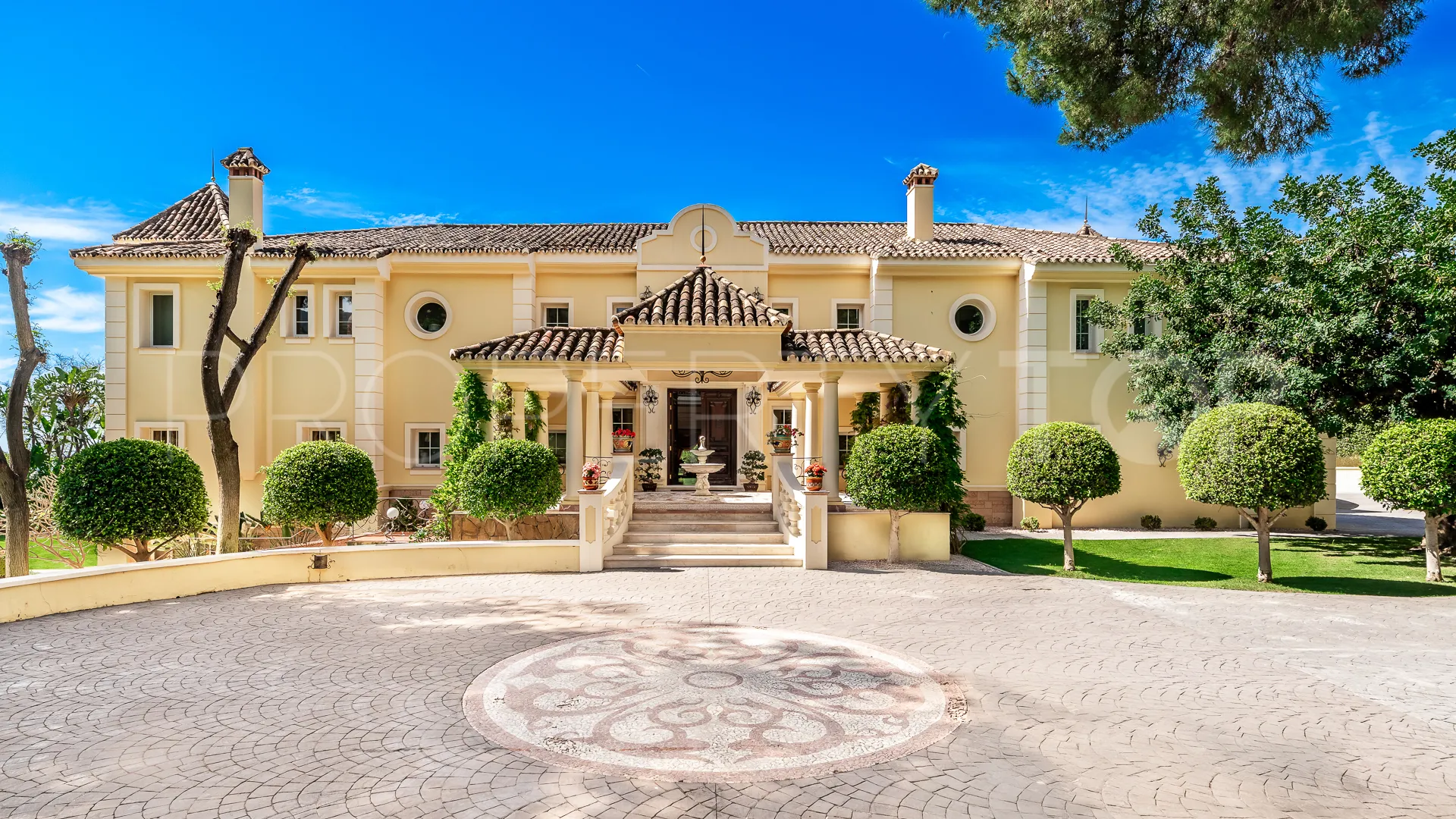 Villa for sale in Marbella Golden Mile