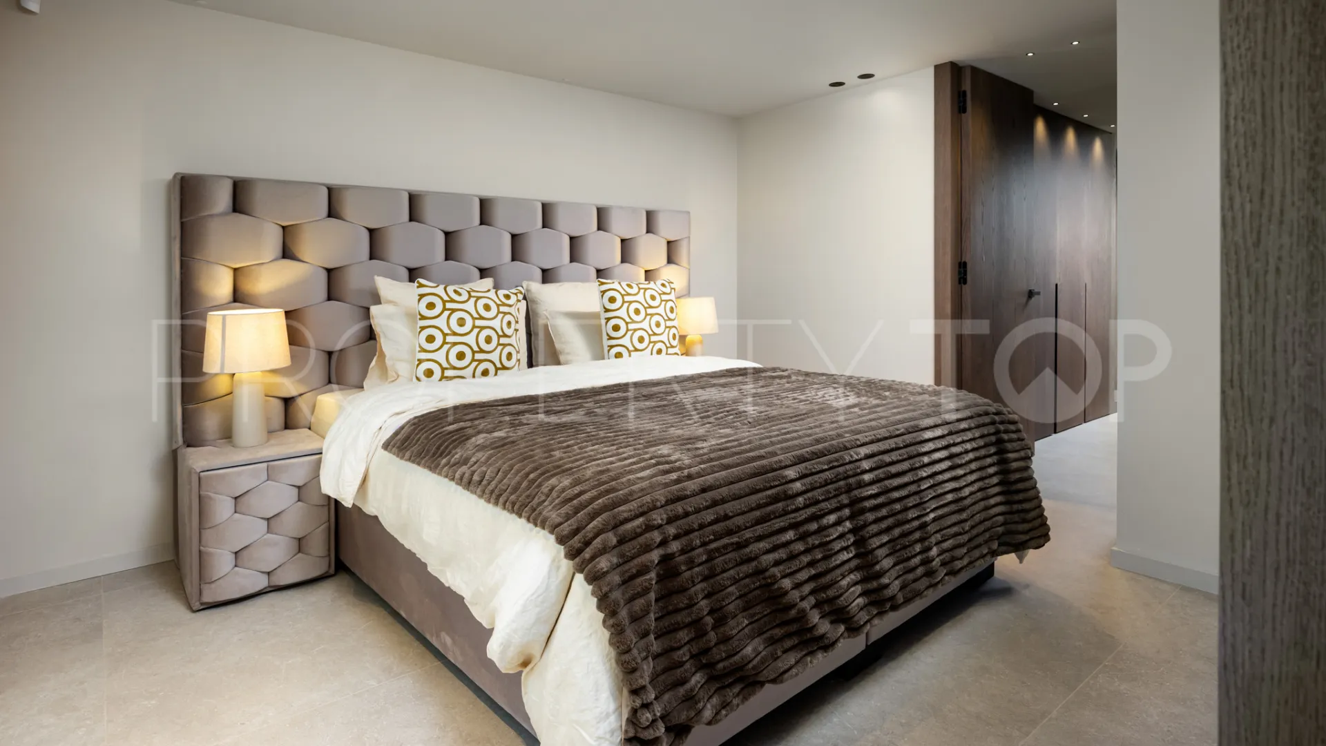 For sale 5 bedrooms villa in Haza del Conde