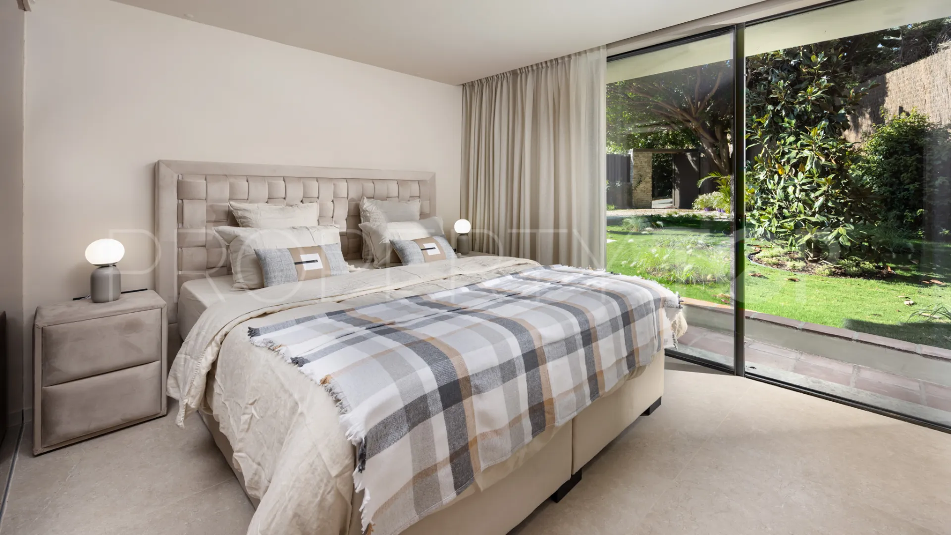 For sale 5 bedrooms villa in Haza del Conde