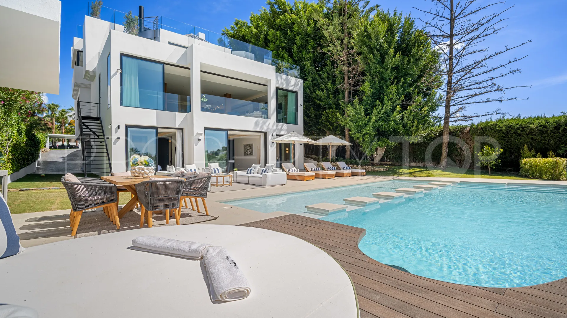 For sale Los Naranjos villa with 6 bedrooms