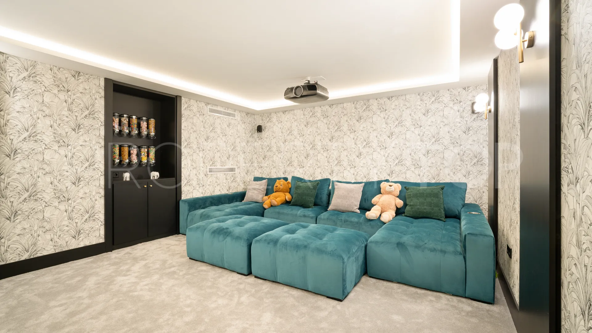 For sale Los Naranjos villa with 6 bedrooms
