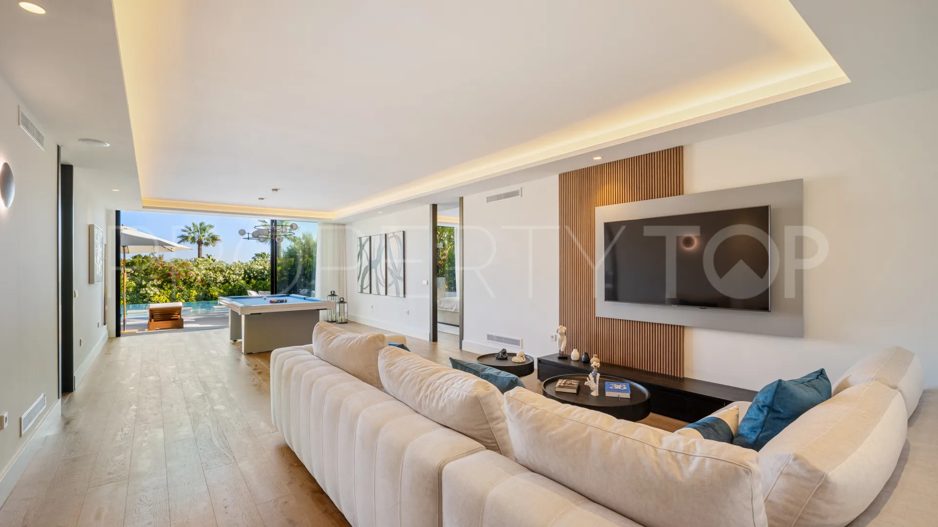 For sale Los Naranjos villa with 6 bedrooms