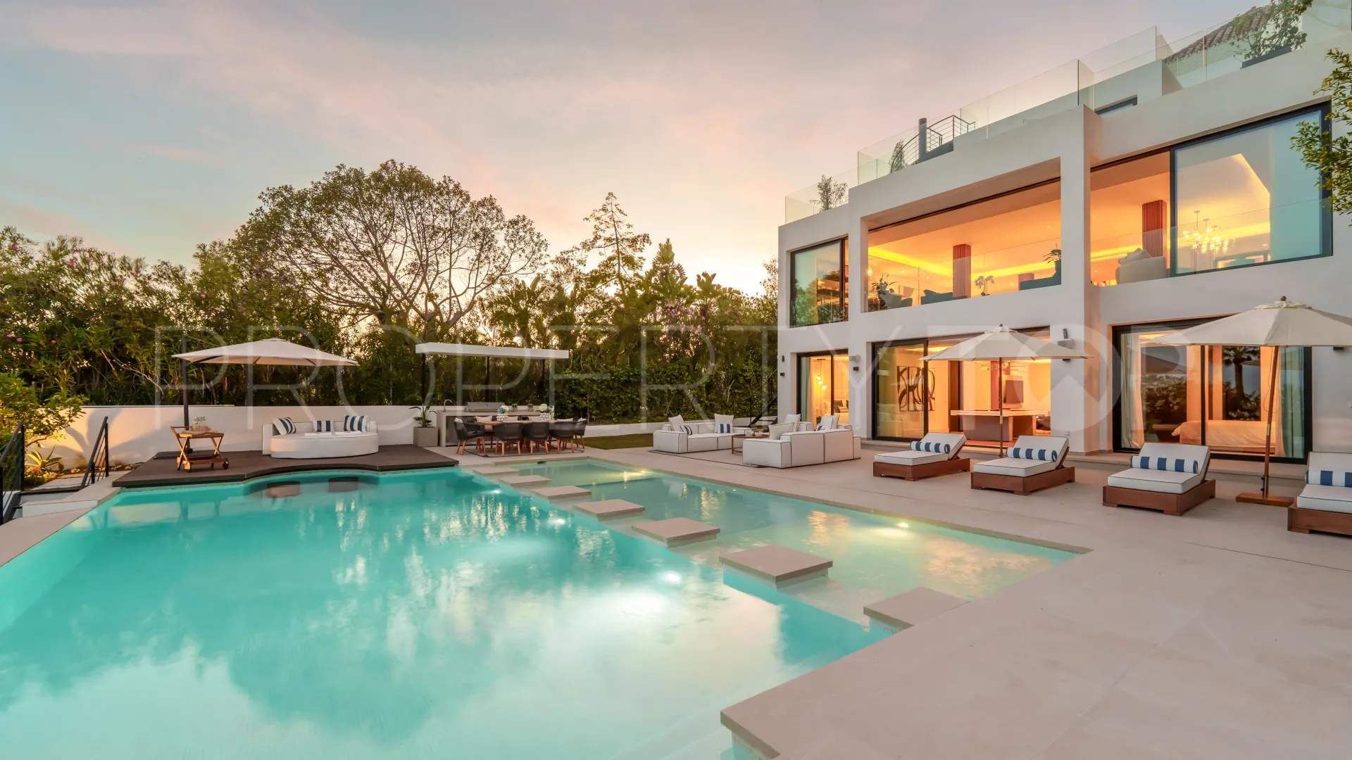 For sale Los Naranjos villa with 6 bedrooms