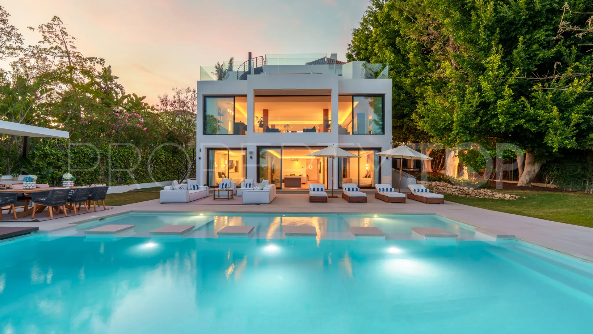 For sale Los Naranjos villa with 6 bedrooms