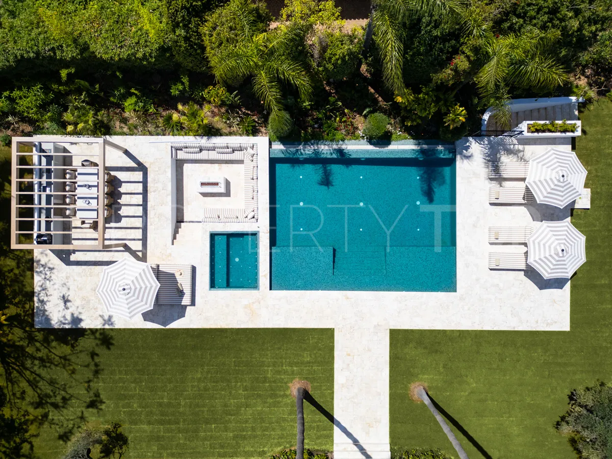 Buy Nueva Andalucia 5 bedrooms villa