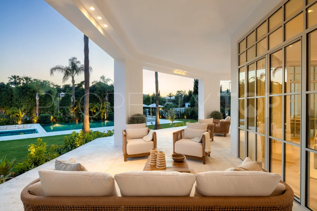 Buy Nueva Andalucia 5 bedrooms villa